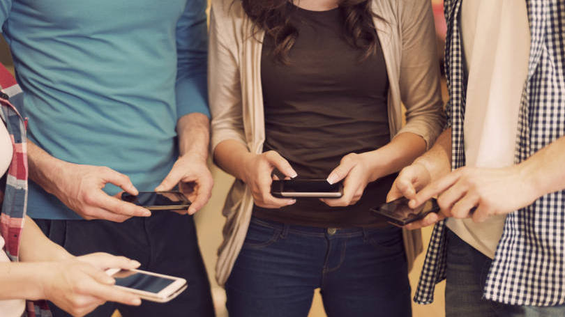 Consumidor pode poupar até R$ 1,7 mil com plano de celular